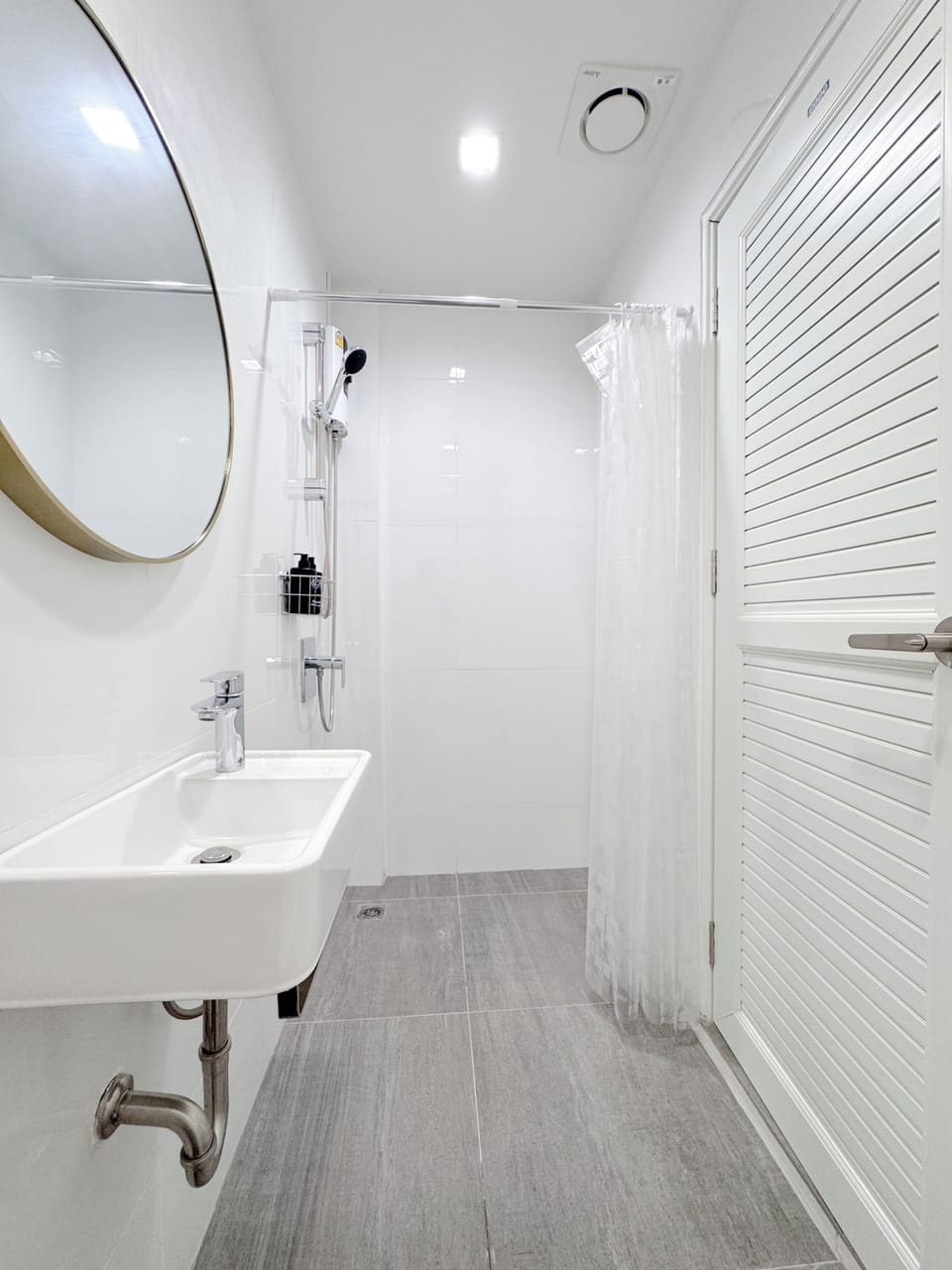 Bathroom shower