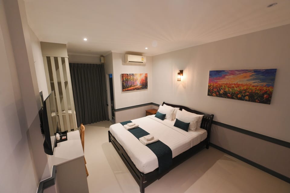 Deluxe Double Room, Garden View | Desk, soundproofing, free WiFi