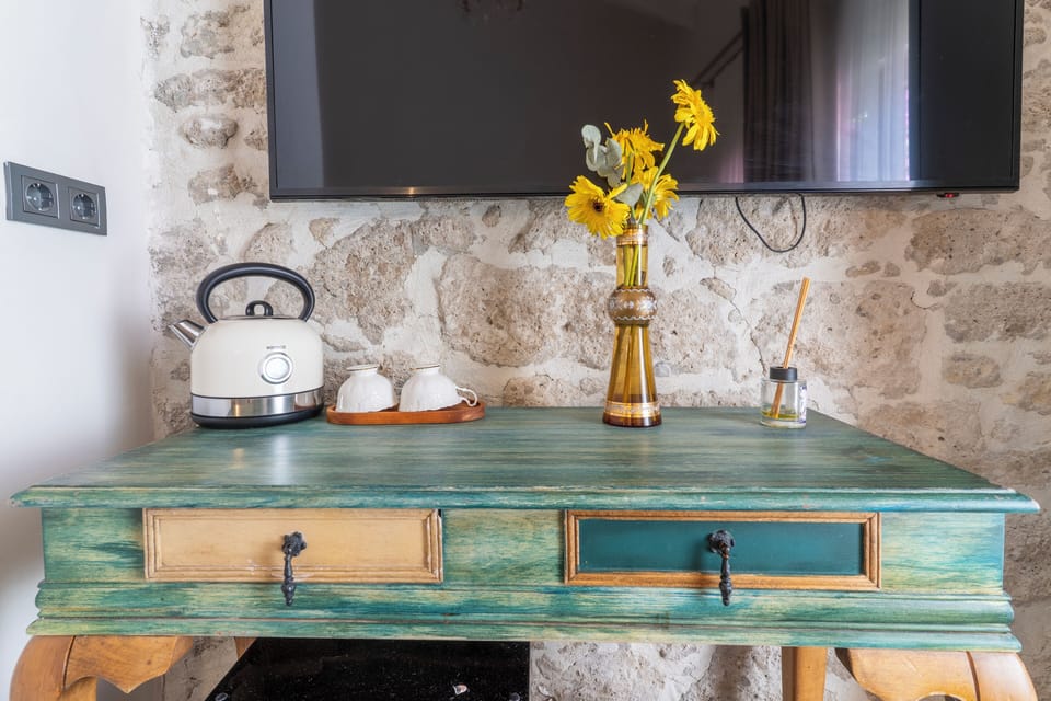 Comfort Room, Garden View | Desk, soundproofing, iron/ironing board, free WiFi