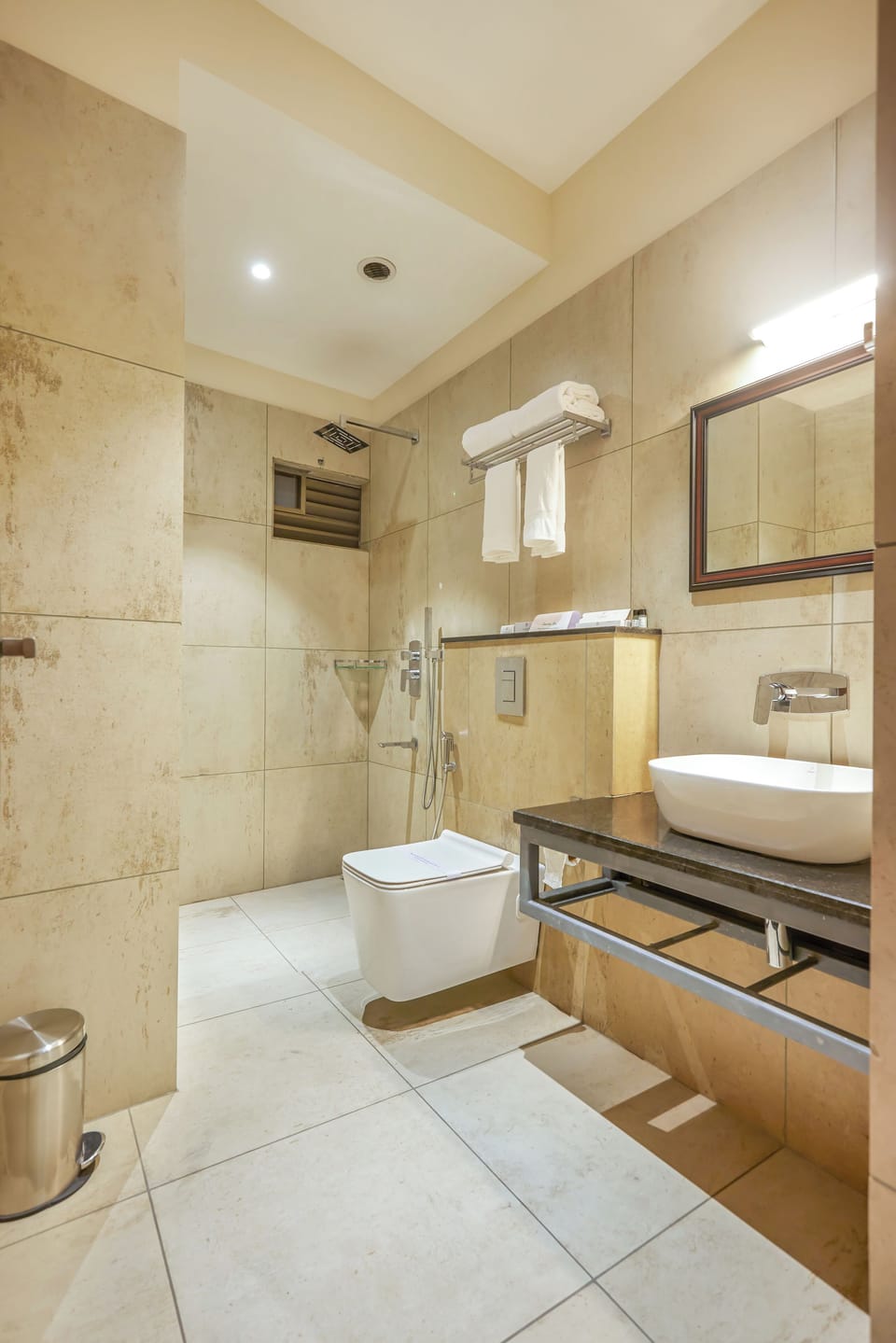 Family Studio Suite, City View | Bathroom | Towels, soap, shampoo, toilet paper