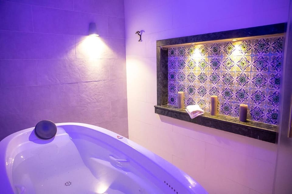 Couples treatment rooms, sauna, steam room, Swedish massages