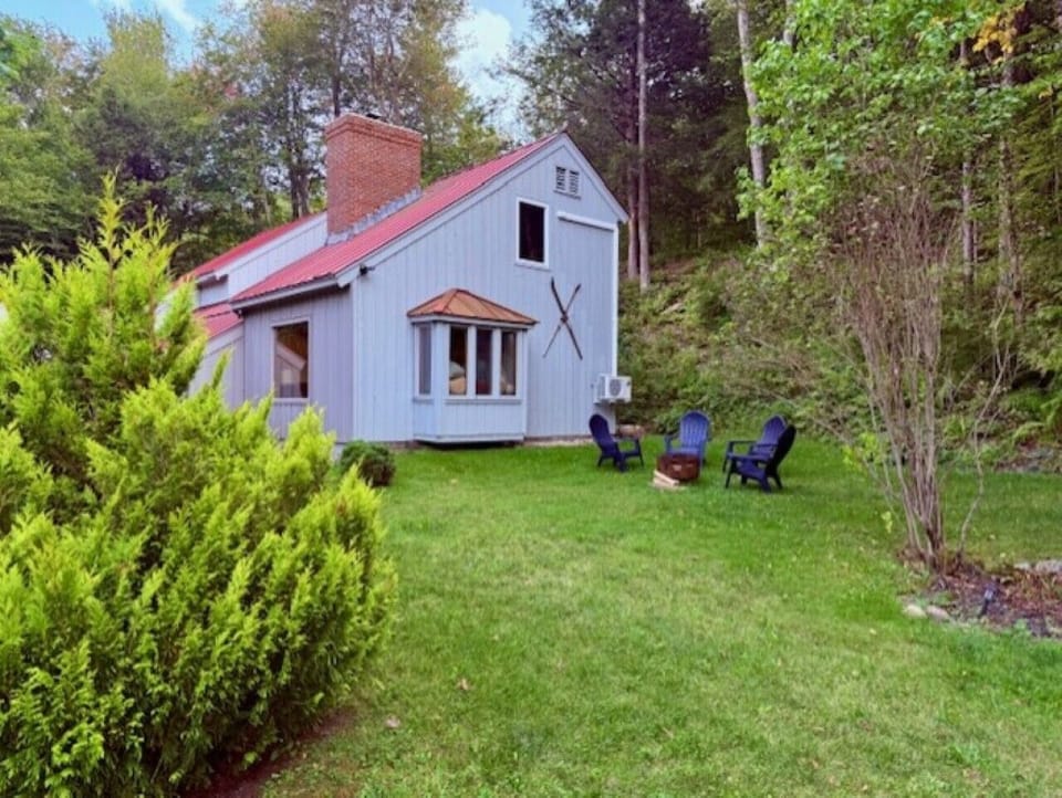 Charming exterior surrounded by nature.