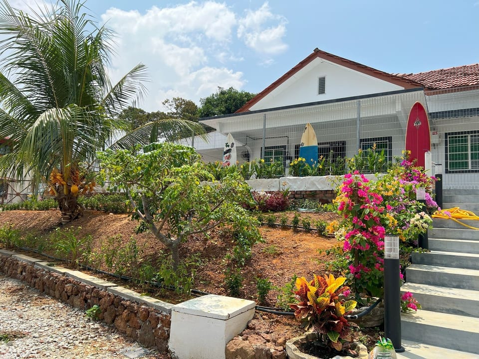 Spacious, private semi-detached villa homestay