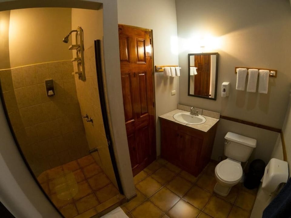 Room, 3 Bedrooms, Patio, Garden View | In-room safe, WiFi (free)