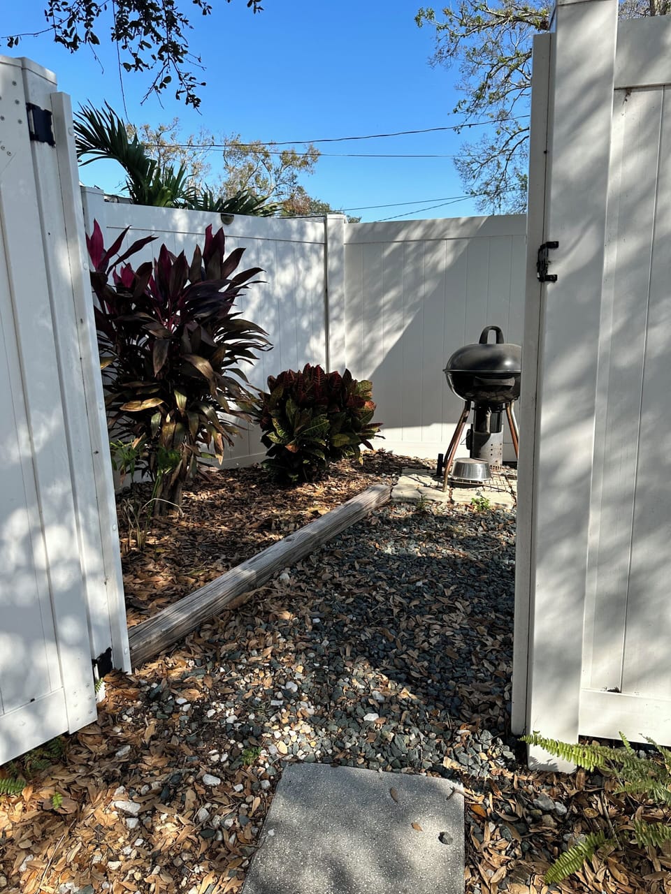 Private entrance with grill area.