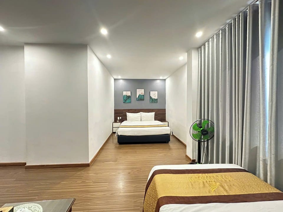 Luxury Room, City View | Hypo-allergenic bedding, memory foam beds, minibar, free WiFi