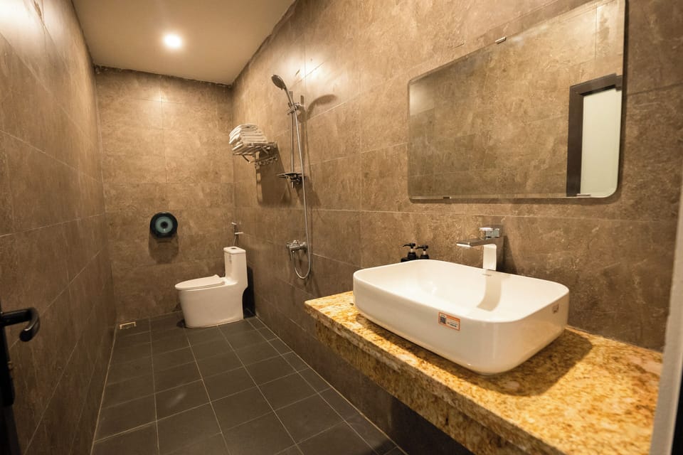 Deluxe Triple Room, City View | Bathroom | Shower, rainfall showerhead, free toiletries, hair dryer