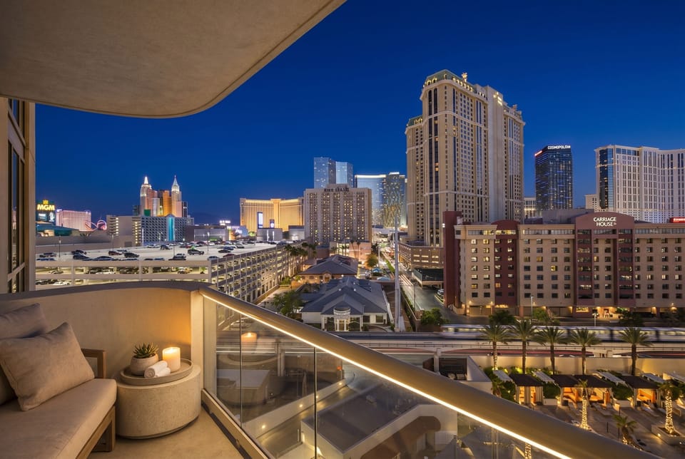City Skyline View — Private 7th-Floor Balcony, Open Las Vegas Sightline and Pool Views Below