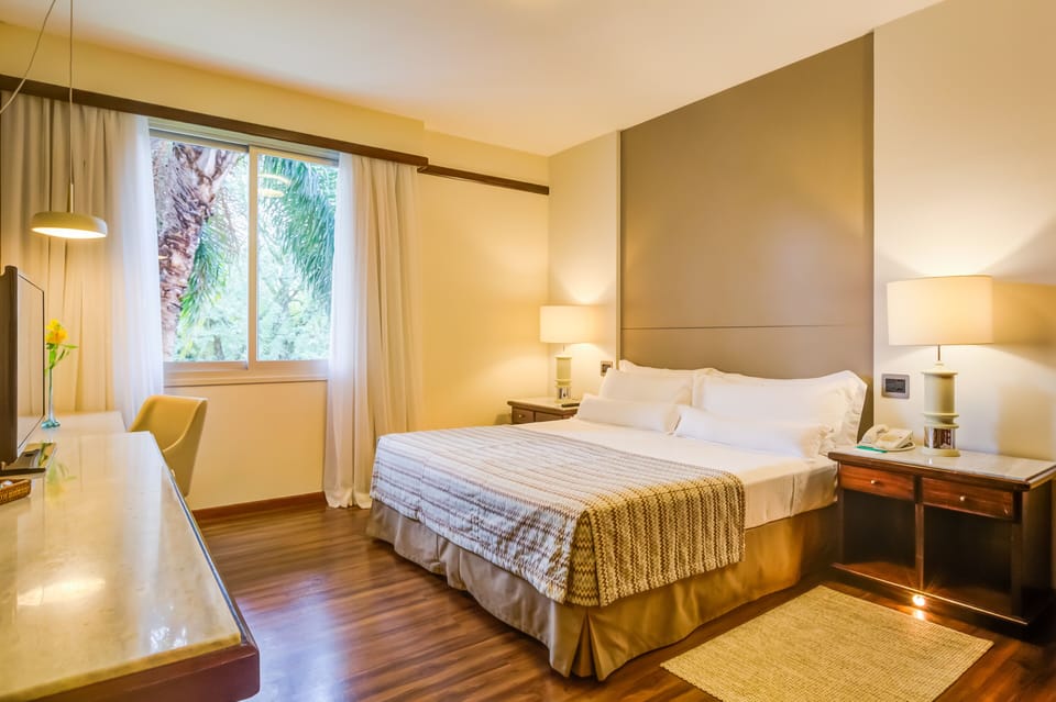 Superior Vista Jardim - Uma Cama de Casal | Hypo-allergenic bedding, minibar, in-room safe, blackout drapes