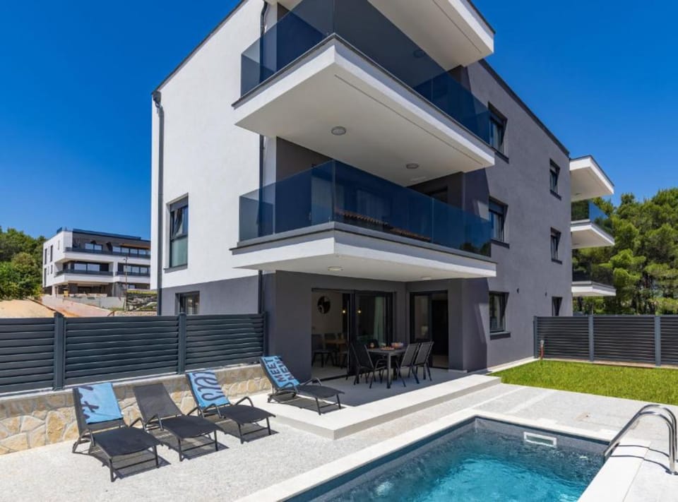 Apartment (Three Bedroom Apartment) | Pool