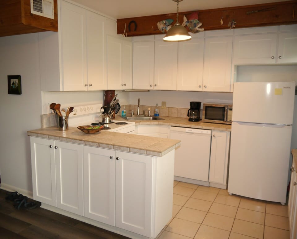 Kitchen with everything you need to cook delicious meals!