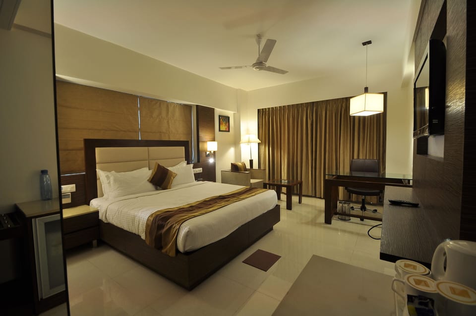 Deluxe Single Room  | Premium bedding, in-room safe, soundproofing, iron/ironing board