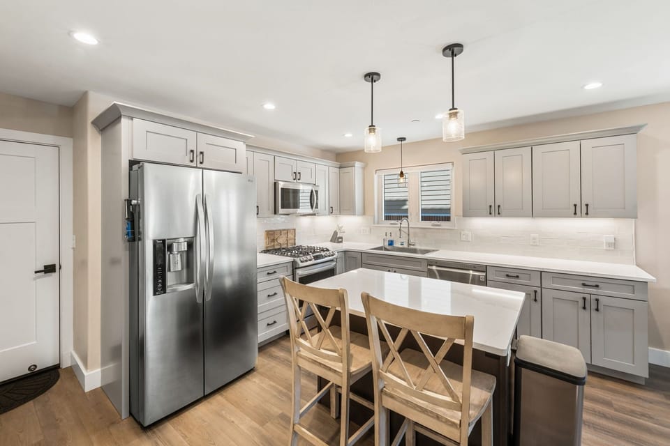 Spacious and well equipped kitchen with gas range and island for food prep