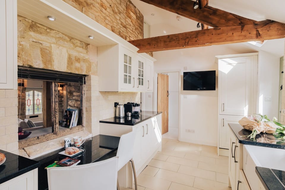 Ringers Cottage Kitchen - StayCotswold