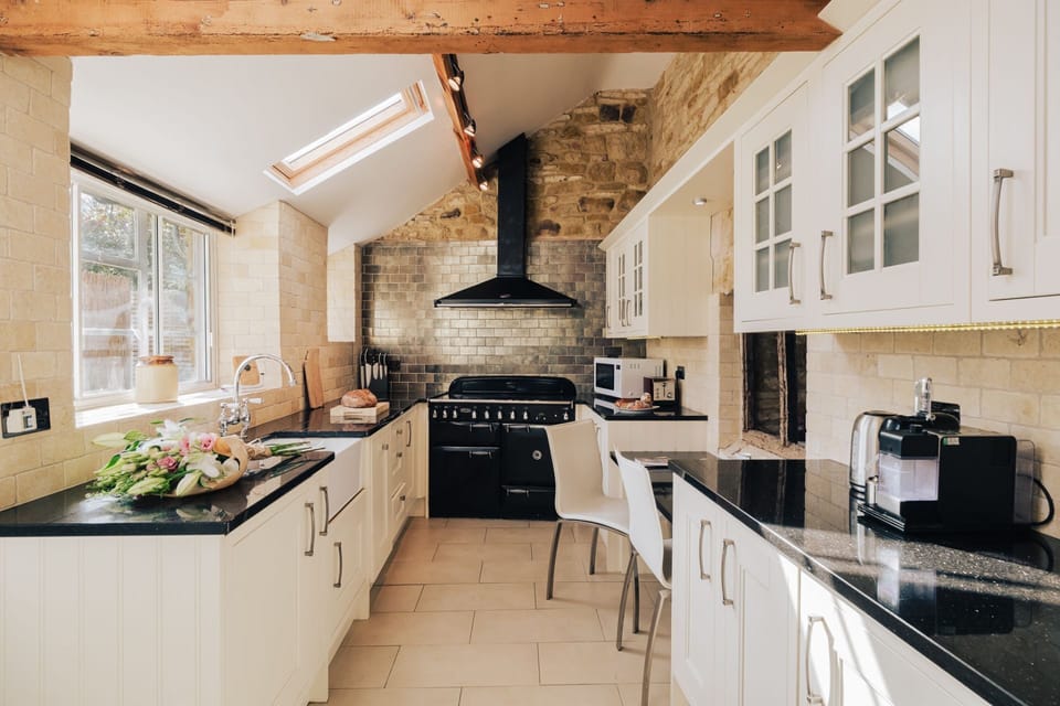 Ringers Cottage Kitchen - StayCotswold