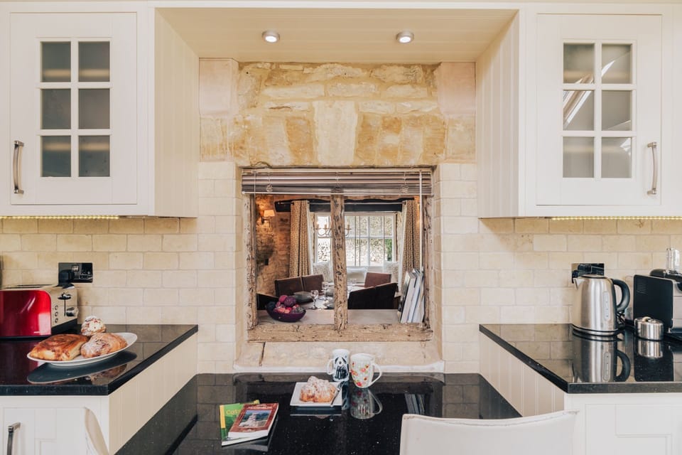 Ringers Cottage Kitchen - StayCotswold