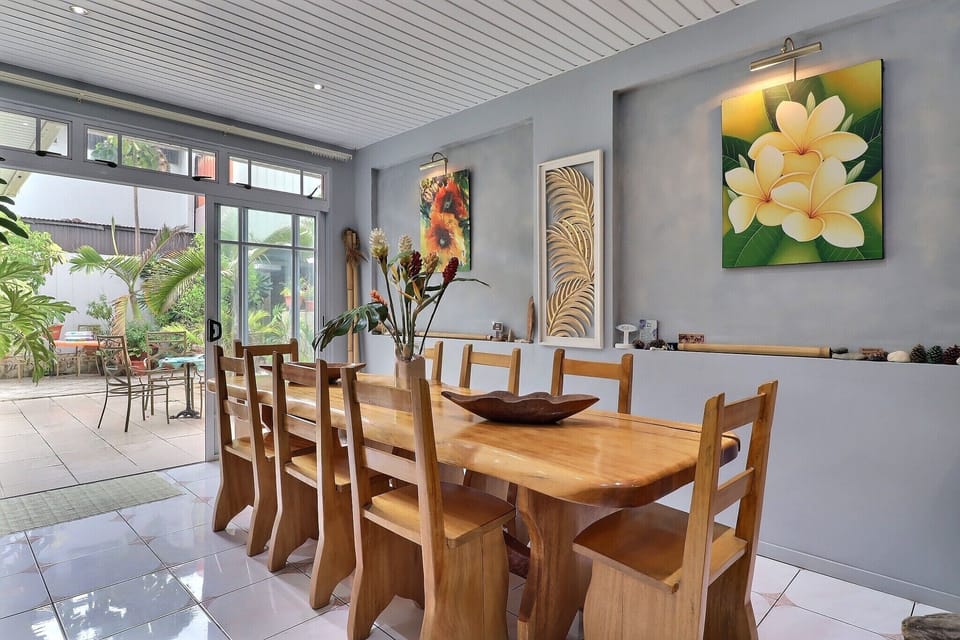 Comfort House, 2 Bedrooms | Living area | 160-cm TV with digital channels, offices