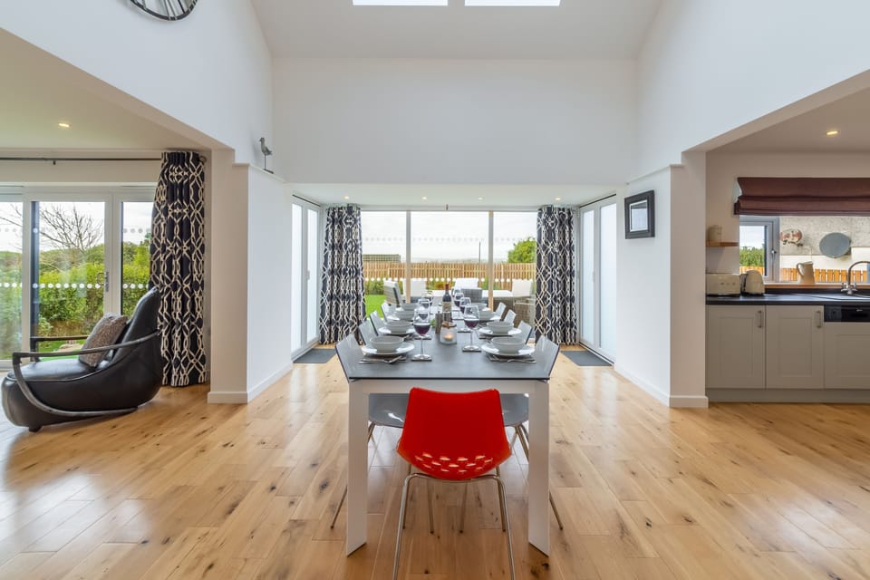 Highcroft, St Minver. Contemporary, open-plan ground floor