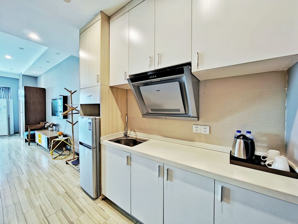 Comfort Room | Premium bedding, pillowtop beds, desk, free WiFi