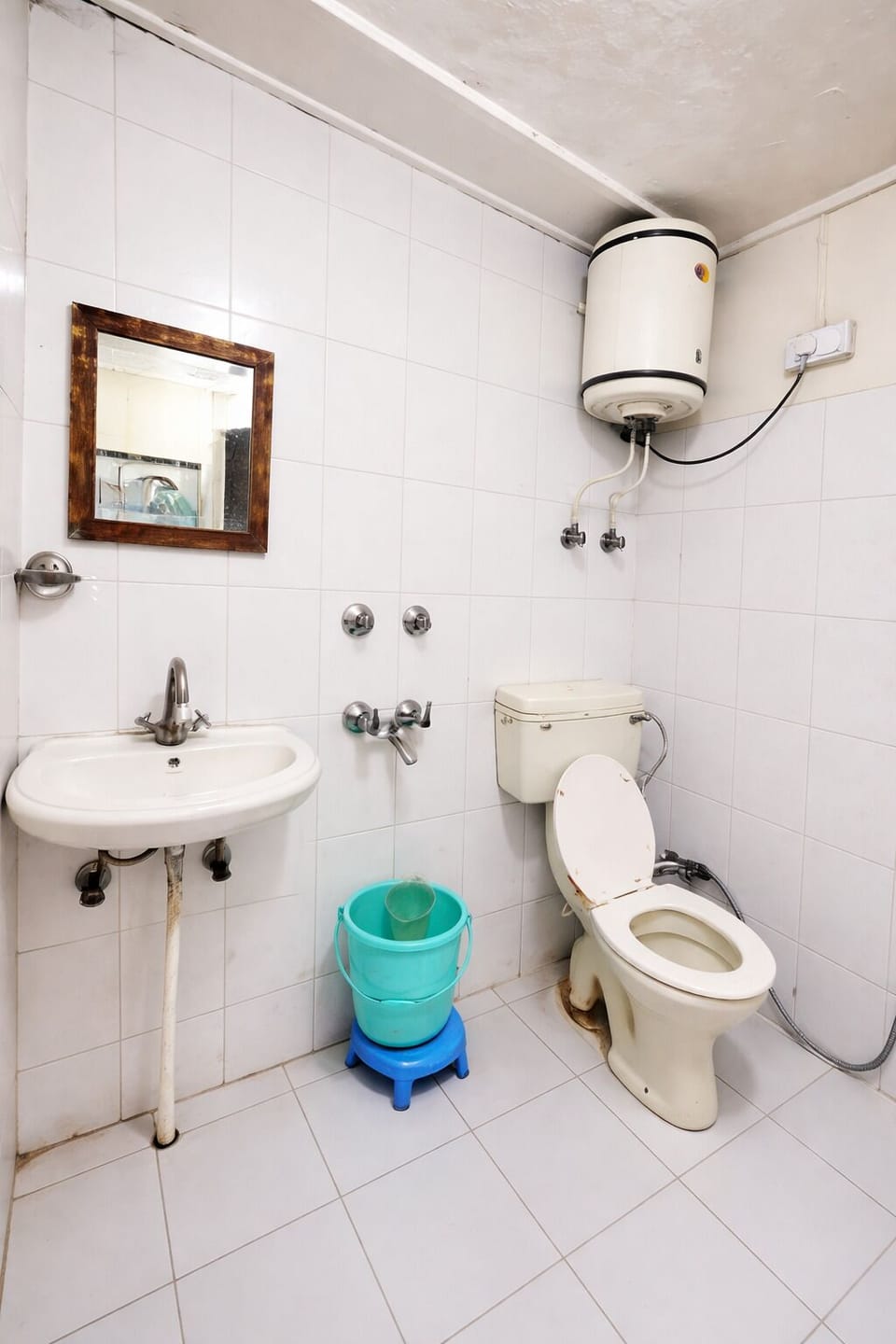 Shower, free toiletries, slippers, towels