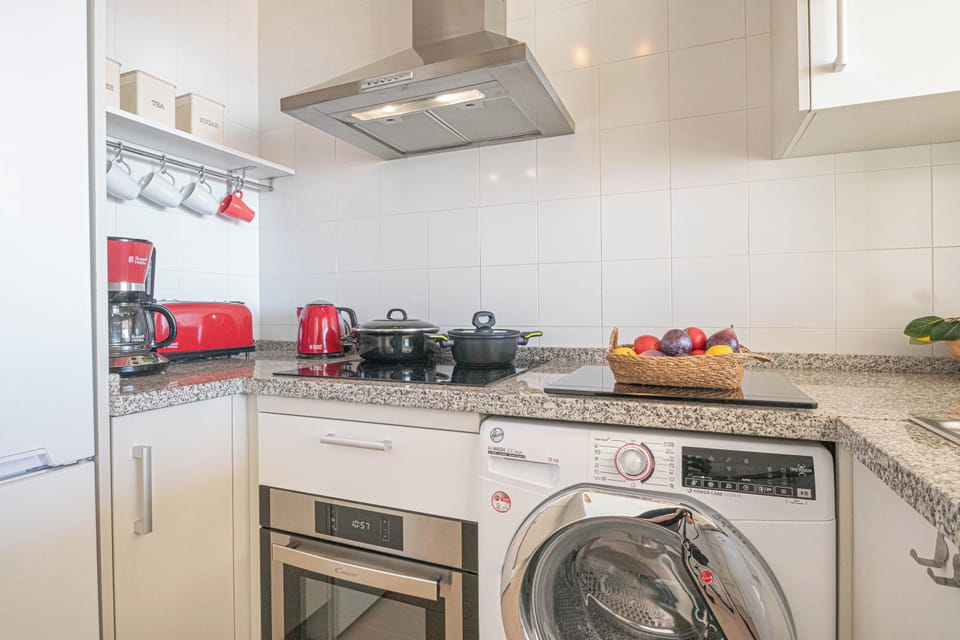 Honeymoon Penthouse, 2 Bedrooms, 2 Bathrooms, Mountainside (Calahonda Palmeras Best Views) | Private kitchen