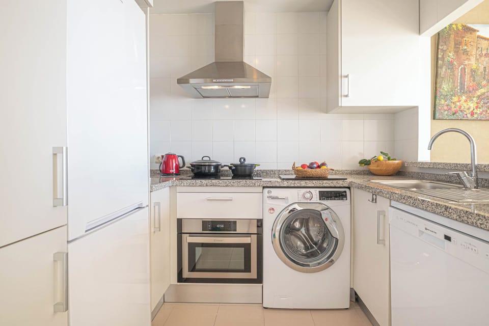Honeymoon Penthouse, 2 Bedrooms, 2 Bathrooms, Mountainside (Calahonda Palmeras Best Views) | Private kitchen