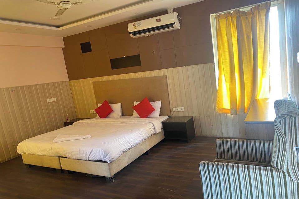 Deluxe Room | Desk, free WiFi, bed sheets