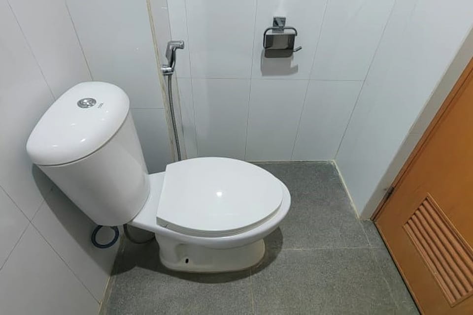 Superior Double Room | Bathroom | Shower, free toiletries, slippers, towels