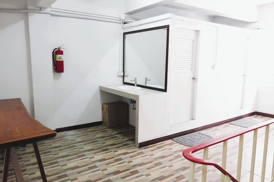 Double Bed Room with Shared Bathroom | Bathroom | Shower, free toiletries, bidet, towels