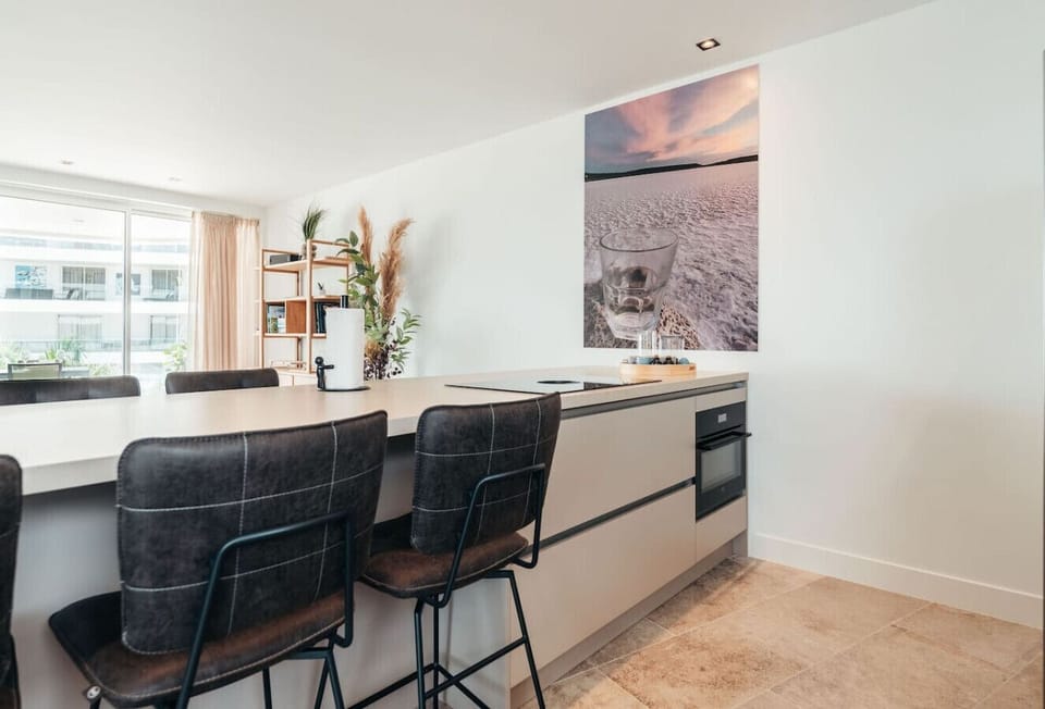 Blending function with calm aesthetics, this kitchen island invites conversation and connection. With soft lighting and sleek finishes, it’s where mornings begin and moments are made.