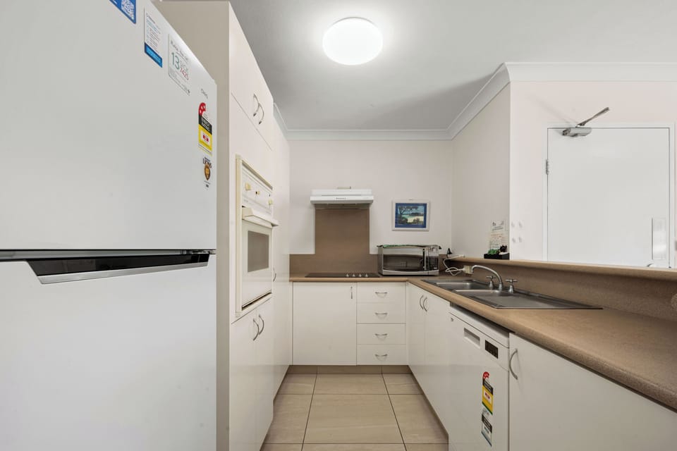 Apartment, 2 Bedrooms, Balcony, Garden View | Private kitchen | Coffee/tea maker, electric kettle, toaster, cleaning supplies