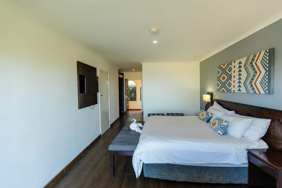 Superior Room | In-room safe, desk, laptop workspace, blackout drapes