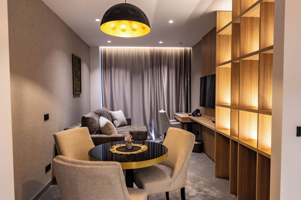 Executive Suite, City View | Egyptian cotton sheets, premium bedding, memory foam beds, minibar