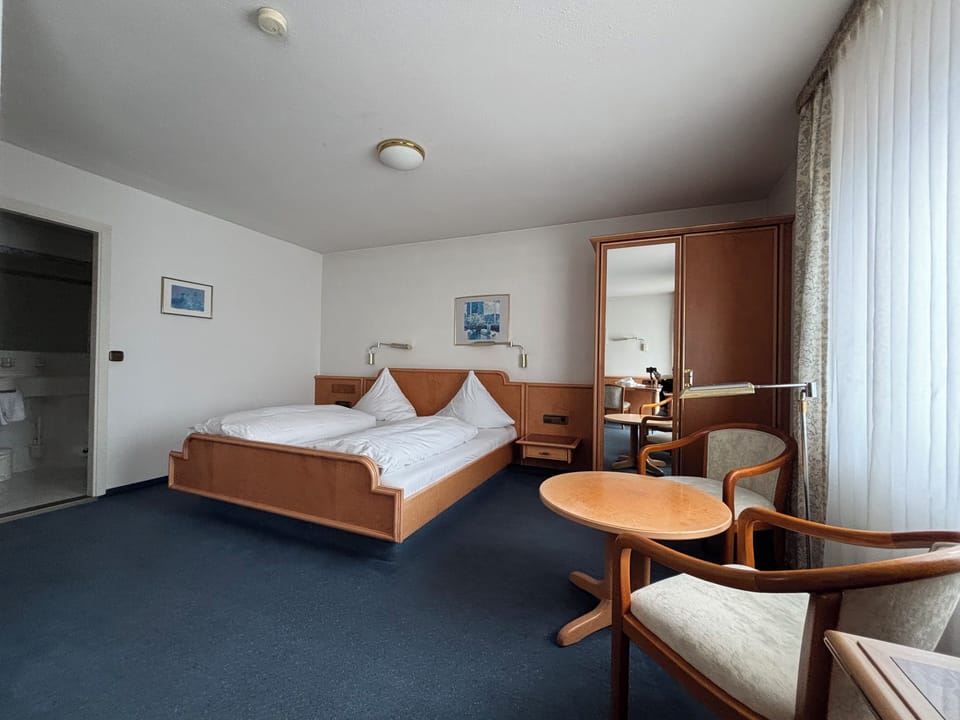 Classic Double Room, 1 Double Bed | Minibar, in-room safe, desk, free cribs/infant beds