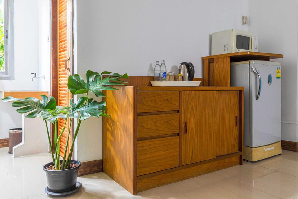 Minibar, desk, free WiFi, bed sheets