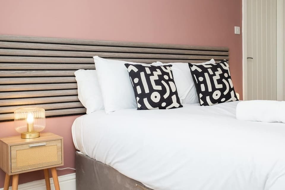 Bright and comfortable double room with fresh linens and plenty of storage space.