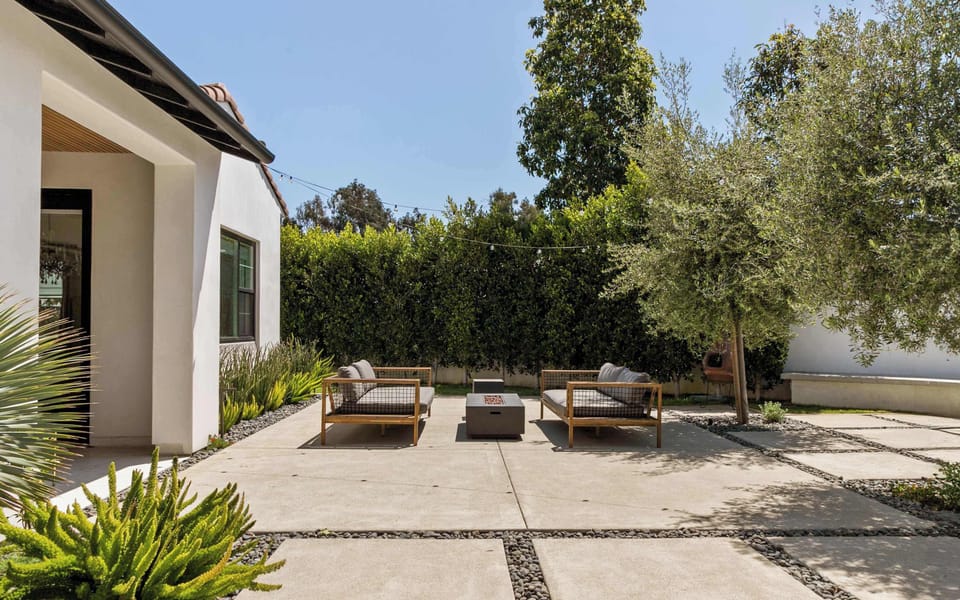 Firepit Lounge with Cozy Seating