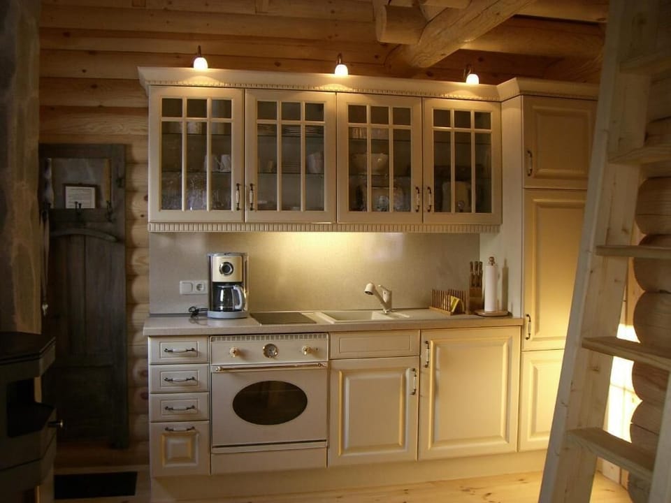 Chalet, Kitchen, Mountain View | Private kitchen | Mini-fridge, oven, stovetop, dishwasher