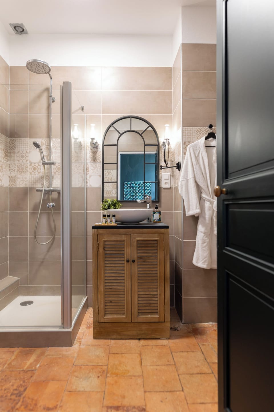 Luxury Suite, River View | Bathroom | Free toiletries, hair dryer, bathrobes, slippers