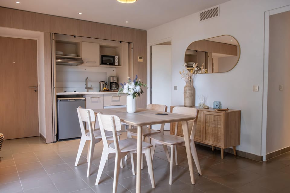 Apartment, 2 Bedrooms (6 people) | Living area | Flat-screen TV