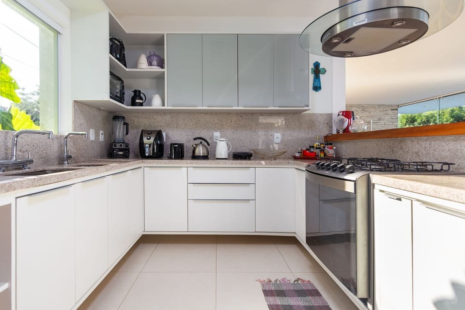 Deluxe House, 5 Bedrooms, Private Pool | Private kitchen | Fridge, microwave, oven, stovetop