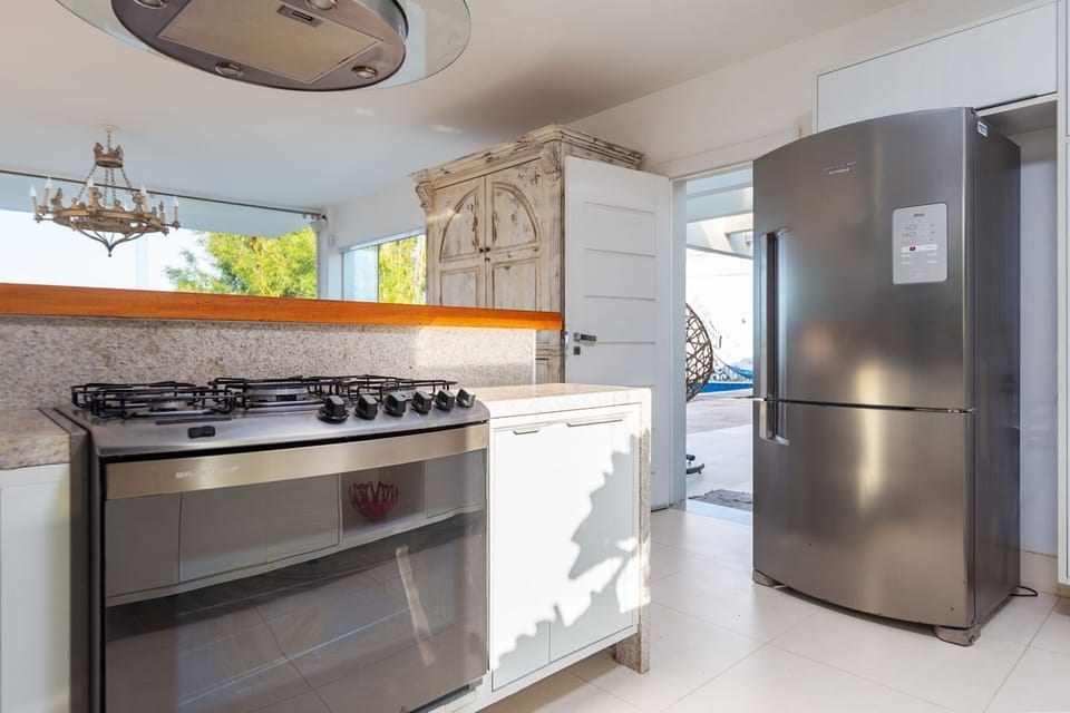 Deluxe House, 5 Bedrooms, Private Pool | Private kitchen | Fridge, microwave, oven, stovetop