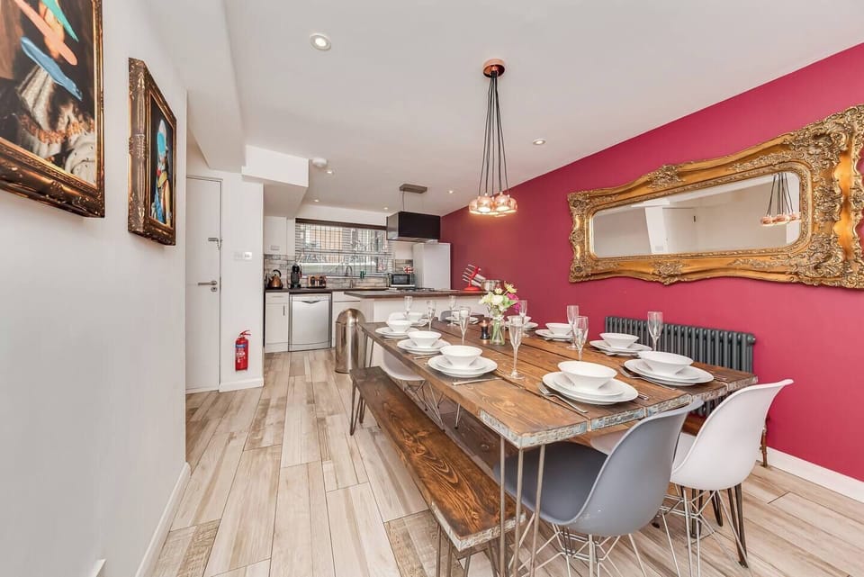 Large open plan kitchen and dining room.