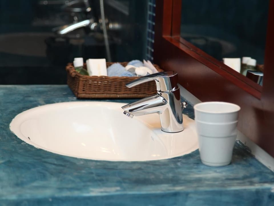 Double Room, 1 Double Bed | Bathroom | Shower, free toiletries