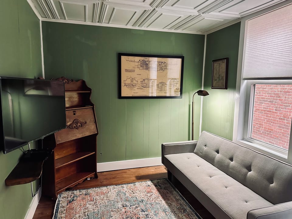 "20,000 Leagues" viewing area w/ desk dropdown work station