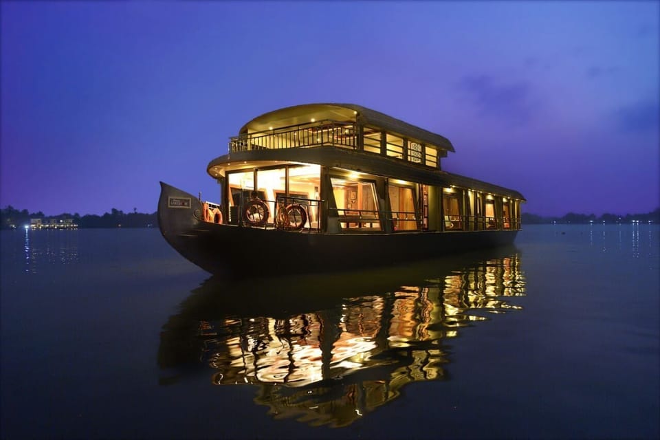 Luxury Boathouse Docked boat in Alappuzha