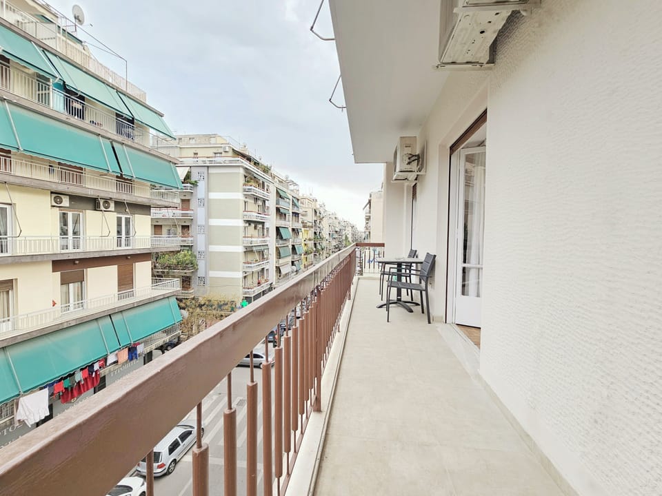 Deluxe Apartment, City View | Street view