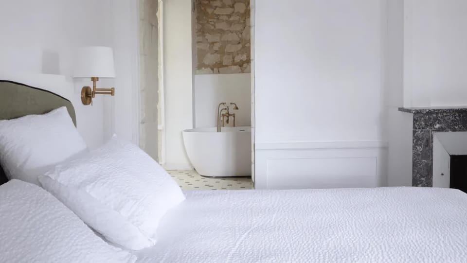 Superior Room, 1 King Bed, Park View | Free WiFi