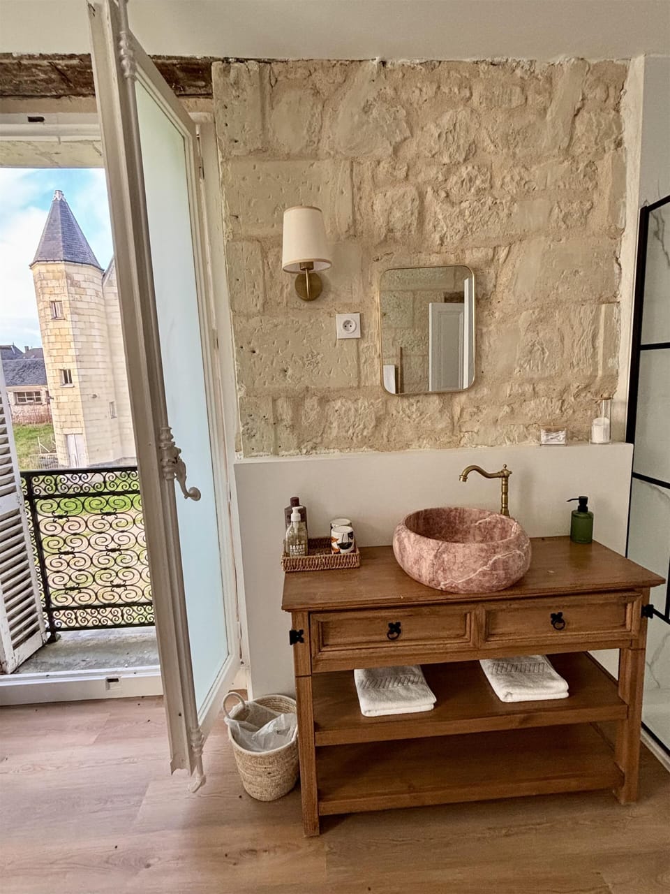 Suite, 1 King Bed, Park View | Free WiFi