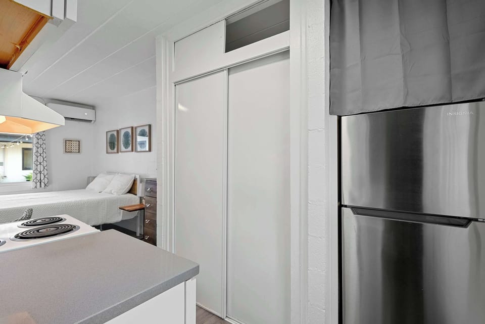 Studio, 1 Queen Bed, Patio, Garden View (Chic City Retreat 93H) | Interior